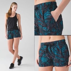 Lululemon  Spring  break shorts  palm lace tofino